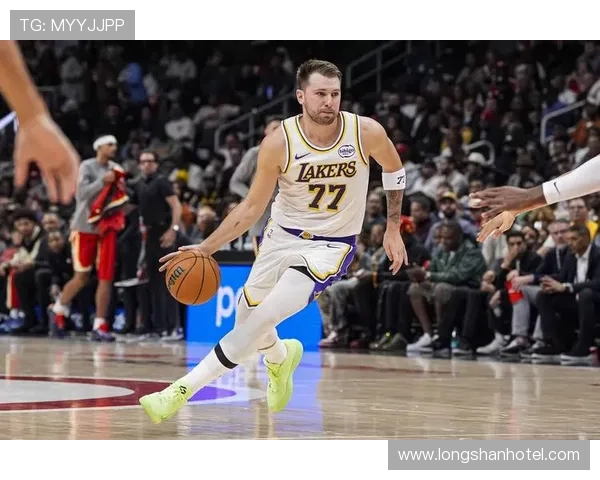 东契奇赞詹姆斯复出表现出色期待他在赛场上的精彩回归