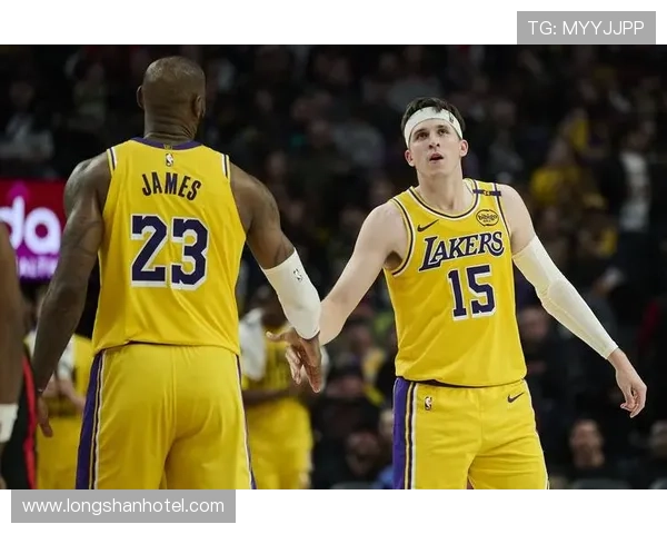 湖人对阵老鹰里夫斯缺席三场克莱伯出战状态成疑